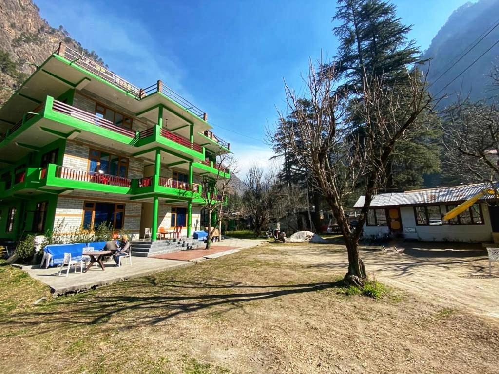 The Royal Orchard Kasol Hotel Buitenkant foto
