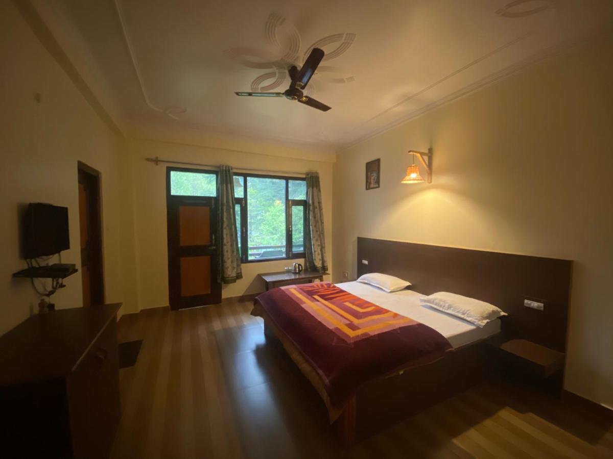 The Royal Orchard Kasol Hotel Buitenkant foto